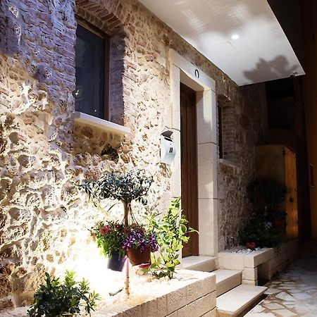 Edward Luxury Suites خانيا المظهر الخارجي الصورة