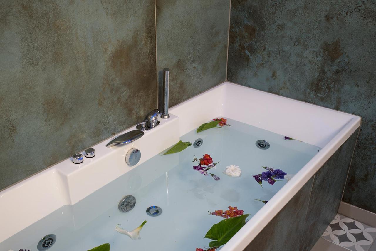 Edward Luxury Suites خانيا المظهر الخارجي الصورة